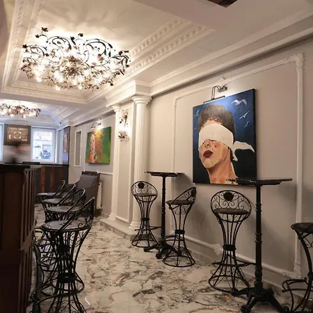 Arach Boutique Hotel *